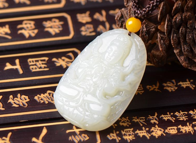 翡翠和和田玉哪个贵 和田玉比翡翠还贵？   第2张