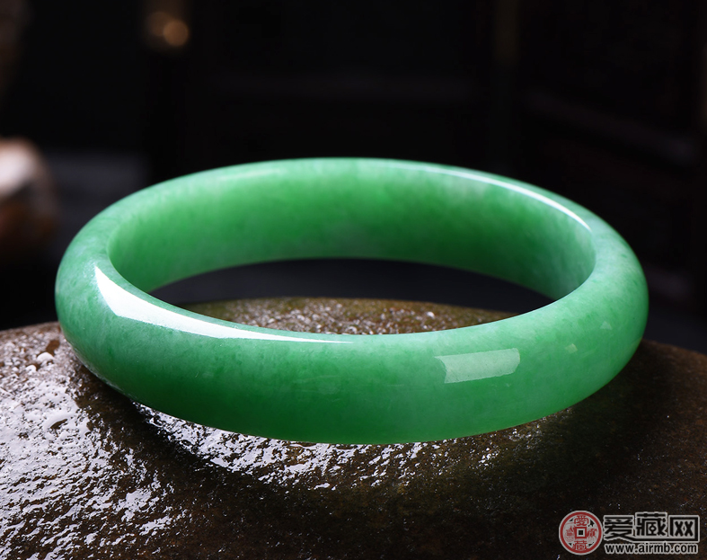 如何挑选好的翡翠手镯?挑选翡翠手镯有哪些注意点   第2张