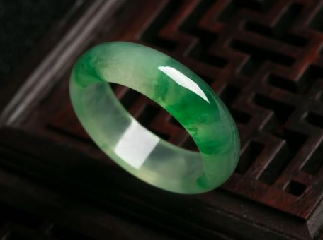 飘绿翡翠价格 翡翠为什么要飘绿才贵   第1张