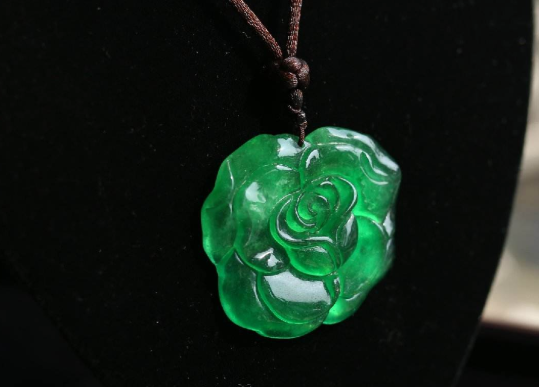 一个翡翠吊坠大约多钱 块小翡翠吊坠多少钱   第2张