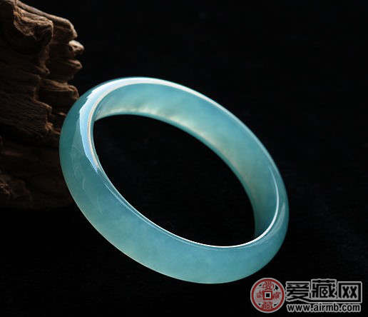 蓝水翡翠送人好吗？它有什么保健作用？ 