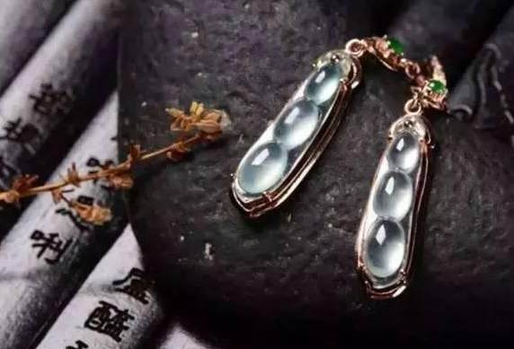 看脸型买什么样的翡翠搭配   第14张