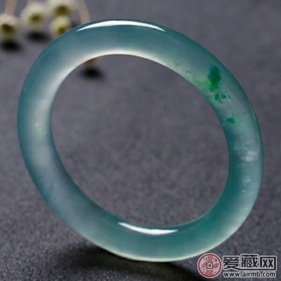 翡翠手镯一般多少钱？翡翠手镯价格影响因素分析   第1张