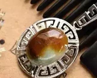 翡翠鉴定：一字之差价格却差之千里，这些翡翠瑕疵你能接受吗   第7张