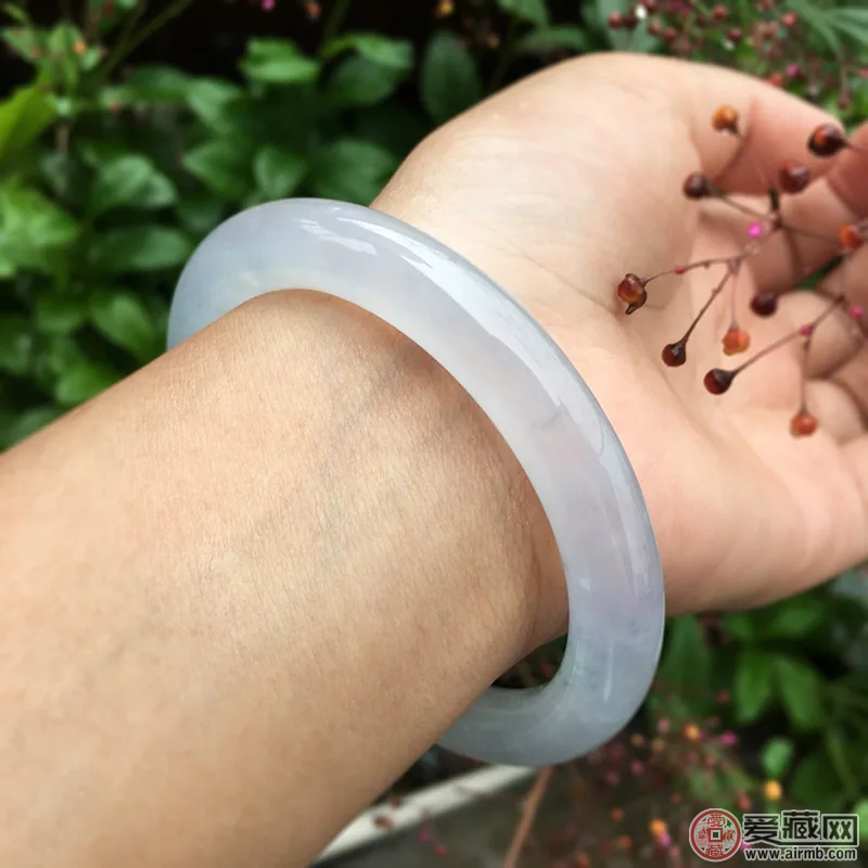 冰种翡翠价格由哪些方面决定，如何选购? 