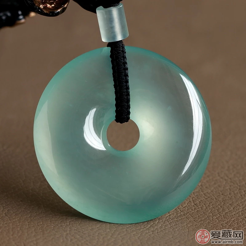 购买到玻璃种翡翠的朋友，怎么样保养玻璃种 