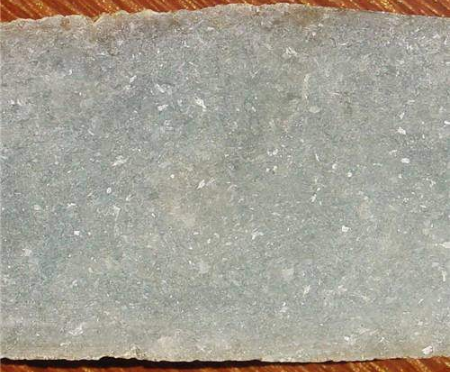 翡翠原石切面 翡翠原石切面有闪光物   第2张