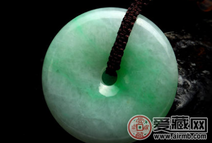 如何挑选翡翠挂件？挑选翡翠挂件四大技巧   第1张