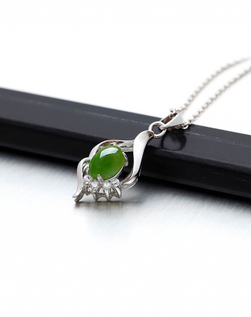 和田玉碧玉挂坠s925的价格如何 如何鉴别真假 