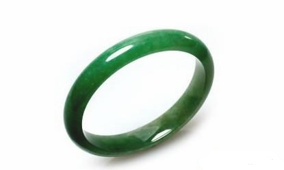 一个翡翠手镯多少钱 如何挑选性价比高的翡翠手镯   第1张