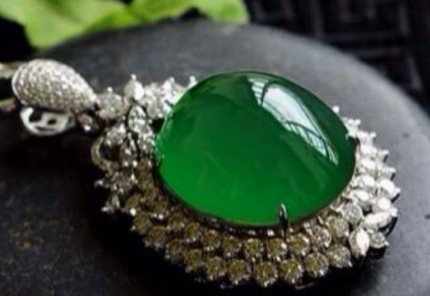 翡翠阳绿 翡翠阳绿一般多少钱呢 第2张