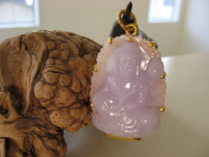 紫罗兰翡翠龙凤对牌值得买吗？紫色的翡翠都有哪些？   第2张