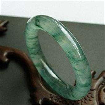 佩戴翡翠手镯的禁忌是什么 佩戴翡翠手镯要注意什么