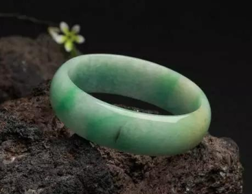 豆种翡翠市场价格 豆种翡翠现在价格是多少 第2张