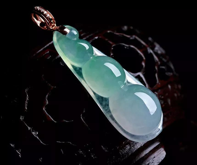 水晶和翡翠的区别 水晶和翡翠哪个贵   第1张