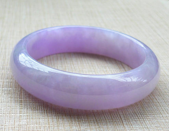 浅紫色翡翠手镯 浅紫色翡翠手镯价格及寓意   第1张