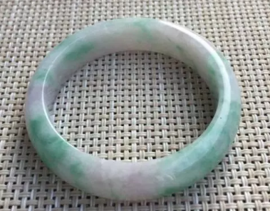 细豆种翡翠好不好 细豆种翡翠价格多少   第1张