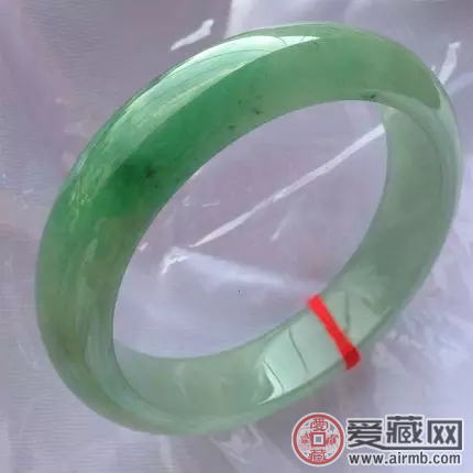 如何鉴定翡翠手镯 