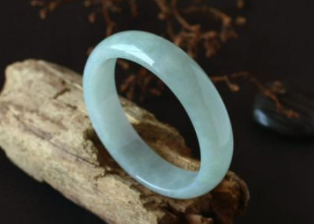 糯冰种翡翠手镯图片 糯冰种翡翠手镯价格及图片   第1张