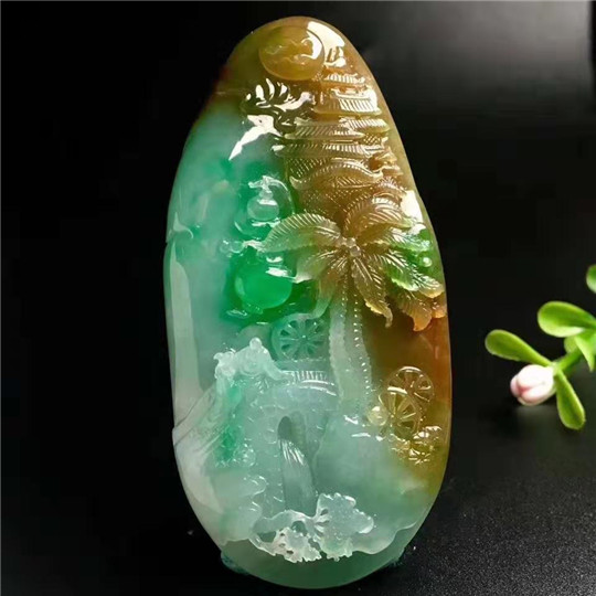 翡翠神佛类的雕刻，鉴赏需要注意些什么？   第1张