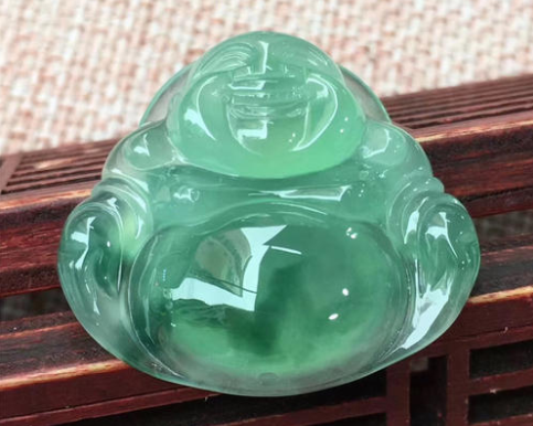 绿晴底翡翠怎么样 价格一般是多少钱   第1张