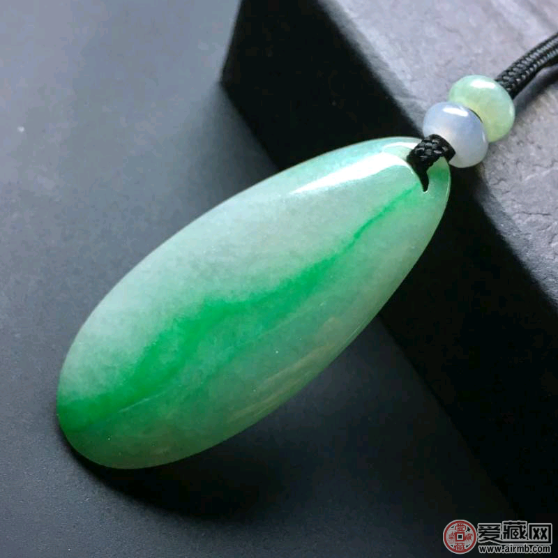 白底糯种翡翠鉴赏价值如何 