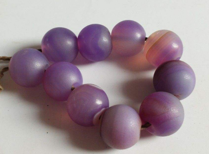 紫玛瑙的寓意是什么 戴紫玛瑙的好处   第1张