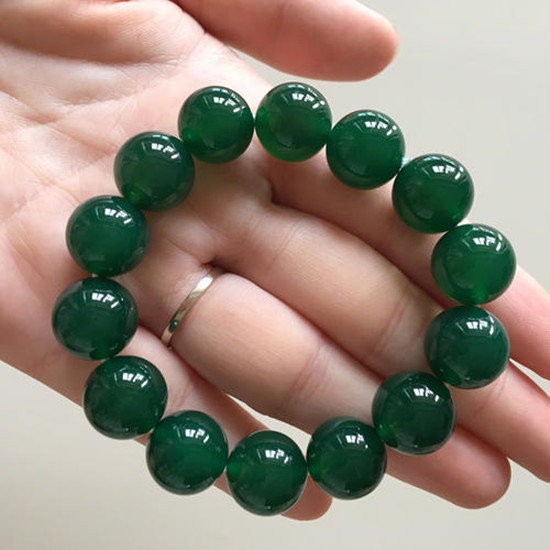 天然绿玛瑙图片及介绍 天然绿玛瑙选购技巧   第1张