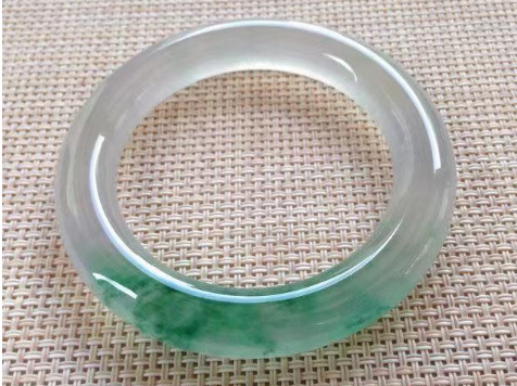 怎么看翡翠种水 什么样的翡翠种水好   第1张