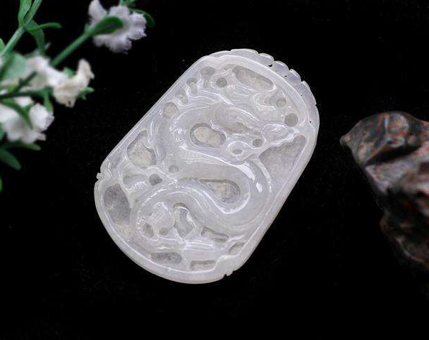 白色的翡翠好吗 白色的翡翠值得买吗   第1张