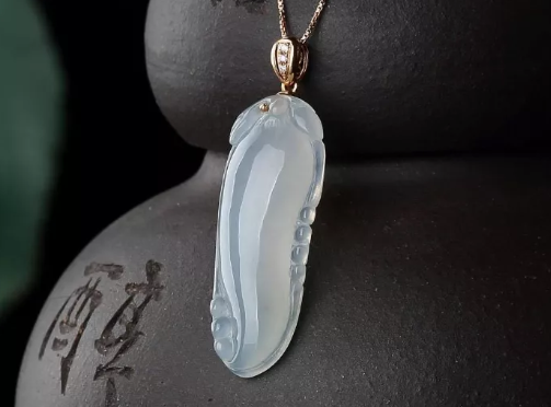 一块翡翠真品市场价格 翡翠真品价格如何   第1张