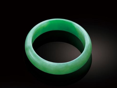 苹果绿翡翠手镯 苹果绿翡翠手镯图片及价格 第1张