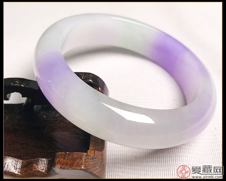 为什么说翡翠不能在旅游景点购买? 