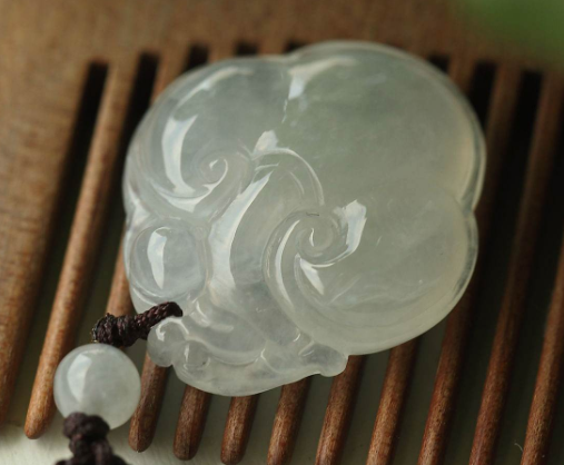 翡翠怎样鉴别真假 翡翠造假方式以及鉴别方法 第1张