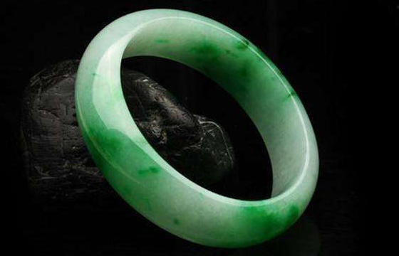 翡翠糯种与豆种 翡翠糯种和豆种有三大区别   第2张