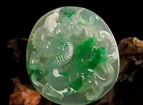 看了翡翠与和田玉的区别，知道应该选择翡翠还是和田玉了吗？   第4张