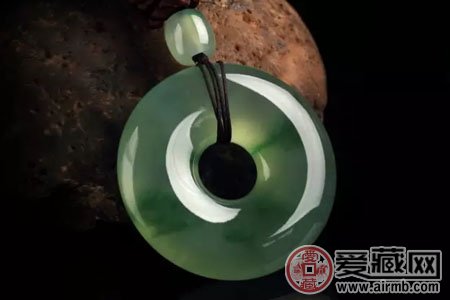 几招简单鉴定翡翠的小技巧，一学就会 