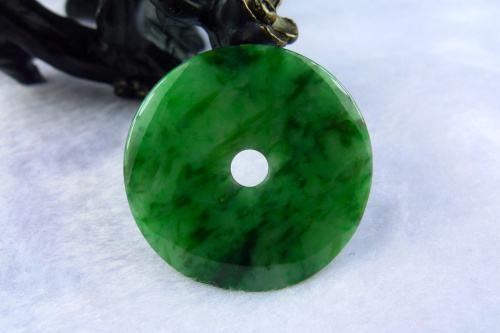 铁龙生与花青翡翠的区别 辨别铁龙生与花青翡翠的技巧 