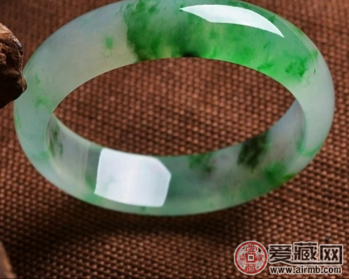 冰种翡翠价格一般多少？什么因素影响它的价格   第2张