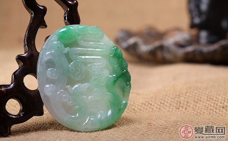 什么人合适佩戴凤凰翡翠挂件 