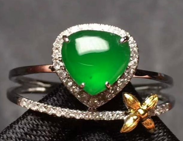 绿翡翠戒指市场价 绿翡翠戒指多少钱一个 第2张