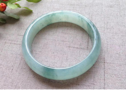 什么是冰种翡翠手镯 真正的冰种翡翠手镯   第2张