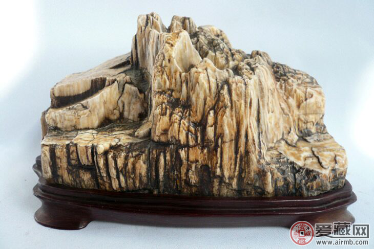 怎样去鉴别崂山绿石的真假呢？ 