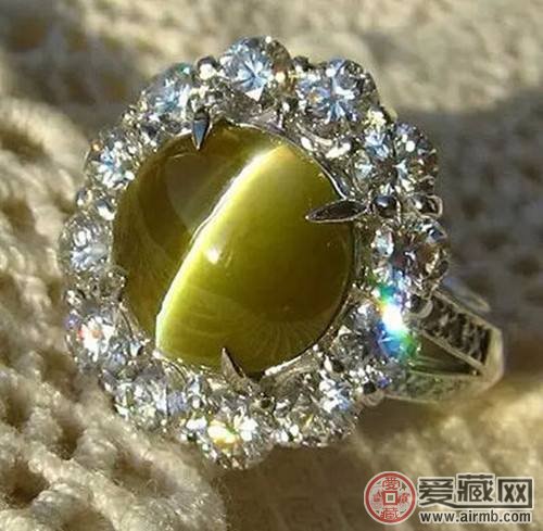 猫眼石颜色有白色的吗？猫眼石价格多少钱一克？   第1张