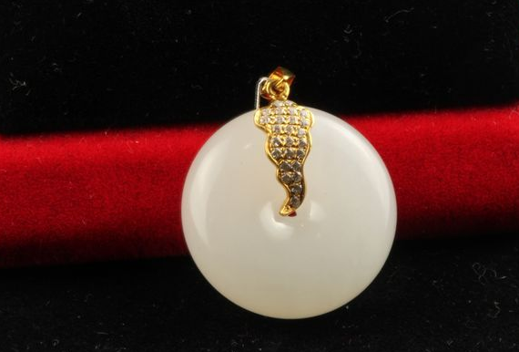 岫玉与和田玉的区别 这些区别要点赶紧记下   第2张