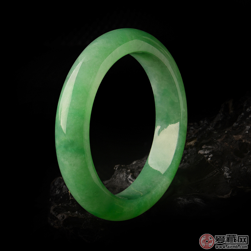 翡翠玉件上的玉纹和裂纹对价值影响有多大？ 