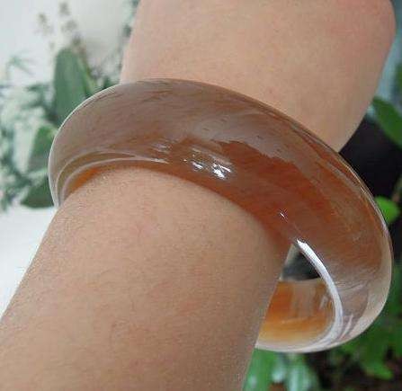 树化玉手镯价格高吗 影响价格因素有什么 