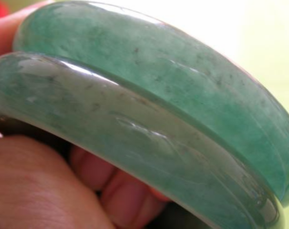 假翡翠玉镯图片 假翡翠玉镯的鉴别   第3张