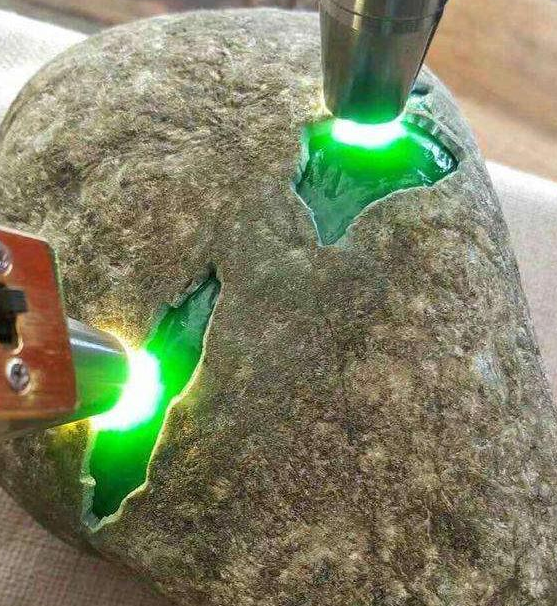 懂得了翡翠赌石的“十不信”，你还会傻傻的赌原石吗   第1张