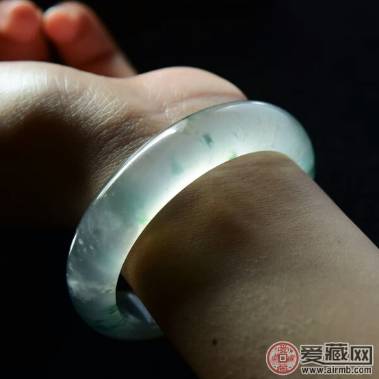 翡翠手镯真伪怎么鉴定?翡翠手镯鉴定技巧分析   第1张